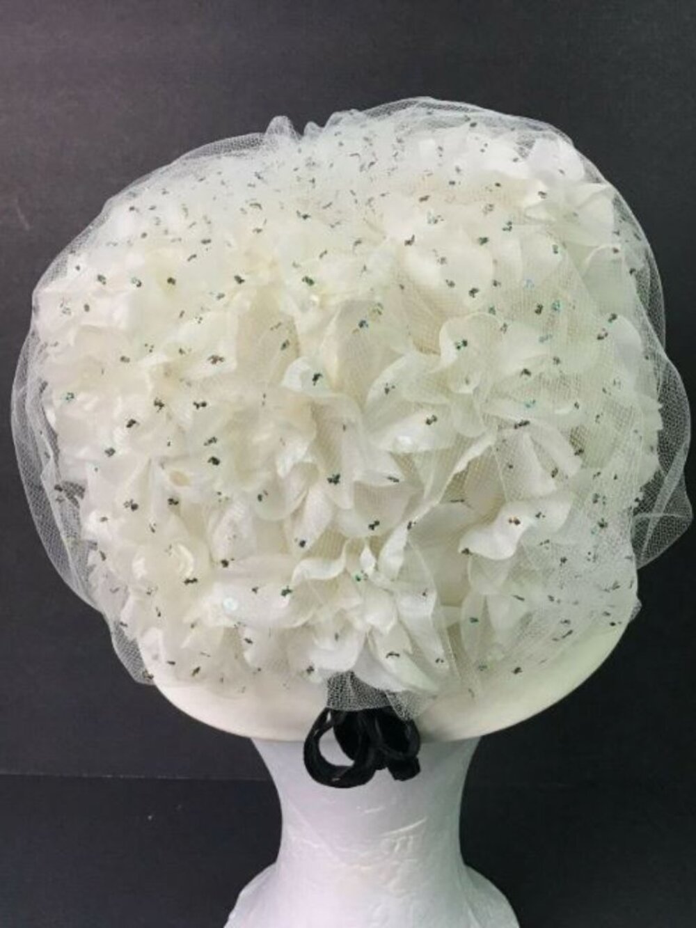 Vintage Mid Century Womens Cloche Hat Floral Petals Netting 1950s-60s Le Charme